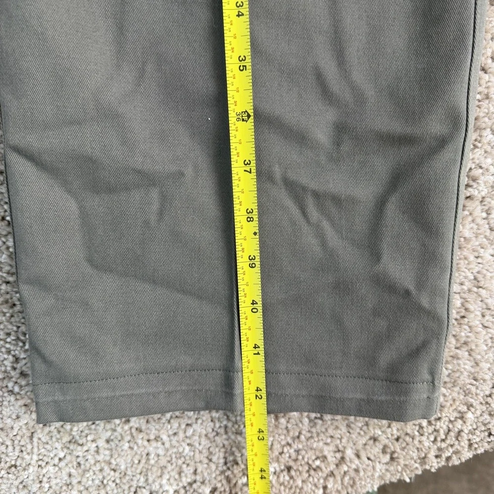 Vintage Dockers Pants Men 36x32 Green Pleated Twill Classic Fit No Wrinkle Khaki